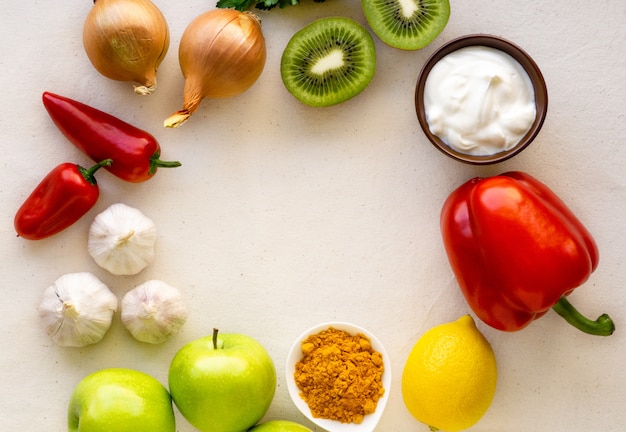 Foto alimentos saudáveis para aumentar a imunidade em uma mesa de luz