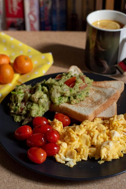 Foto alimentos servidos à mesa