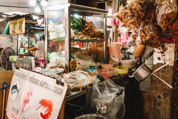 Foto alimentos para la venta en el puesto de concesión