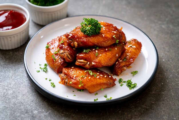 Alitas De Pollo A La Barbacoa Con Sésamo Blanco