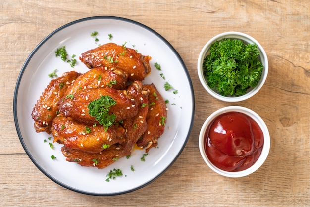 Alitas De Pollo A La Barbacoa Con Sésamo Blanco