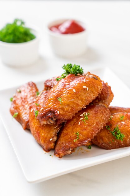 Alitas De Pollo A La Barbacoa Con Sésamo Blanco