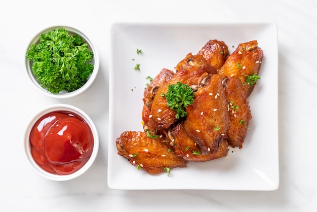 Alitas De Pollo A La Barbacoa Con Sésamo Blanco