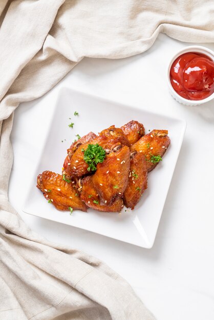 Alitas De Pollo A La Barbacoa Con Sésamo Blanco