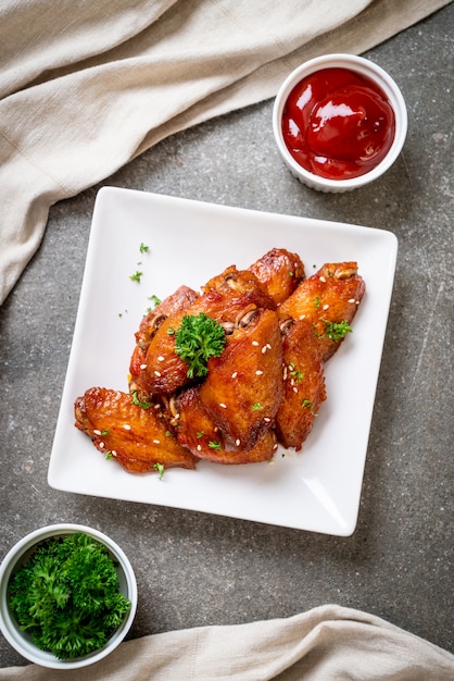 Alitas De Pollo A La Barbacoa Con Sésamo Blanco