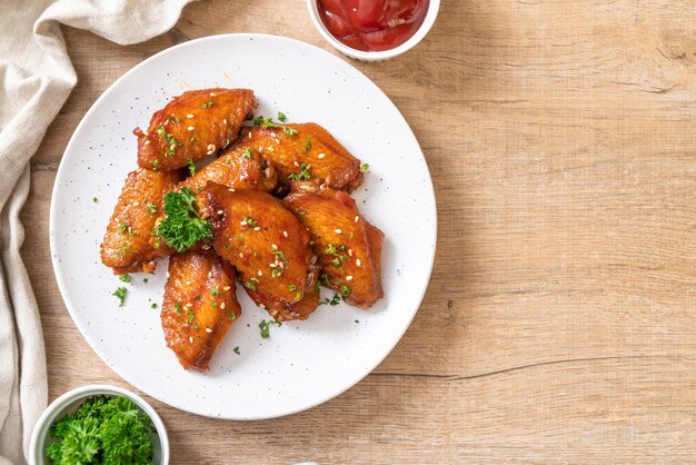 Alitas De Pollo A La Barbacoa Con Sésamo Blanco