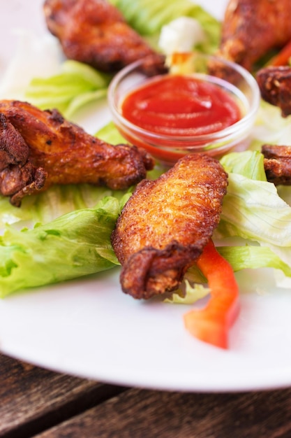 Alitas de pollo a la parrilla con ketchup picante