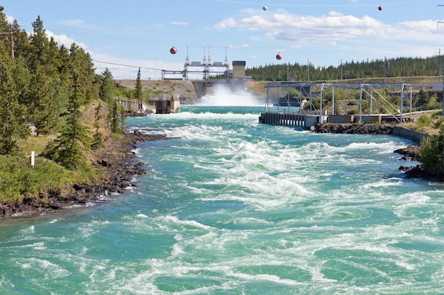 Aliviadero de presa hidroeléctrica Whitehorse Yukon Canadá