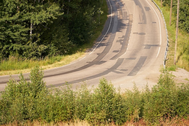 Foto alle alten asphalt der straße geflickt