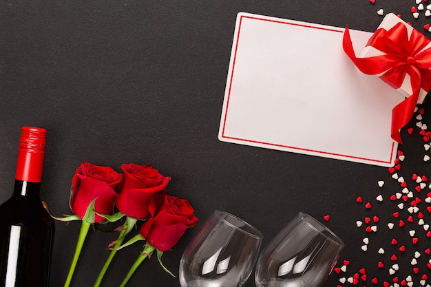 Alles Gute zum Valentinstag mit Wein und Geschenk