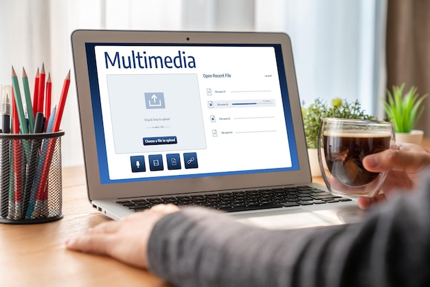 Almacenamiento de computación en nube multimedia para cargar y almacenar archivos en línea con comodidad