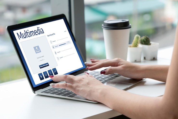 Foto almacenamiento de computación en nube multimedia para cargar y almacenar archivos en línea con comodidad