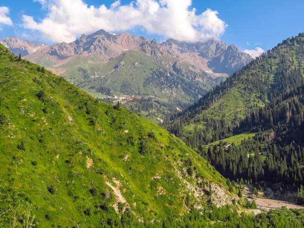 Almaty-Gebirge und Skigebiet Shymbulak