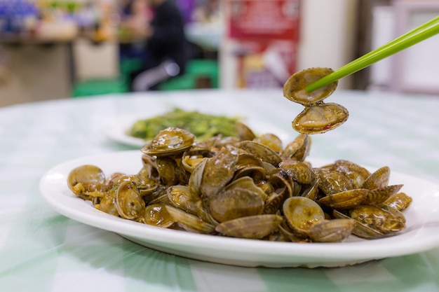 Almejas salteadas al estilo de Hong Kong