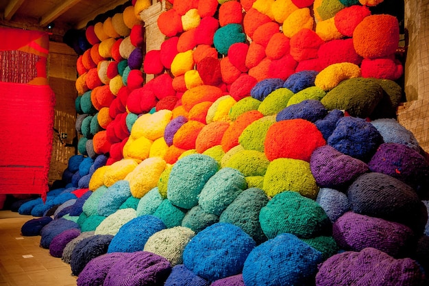 Almofadas com as cores do arco-íris