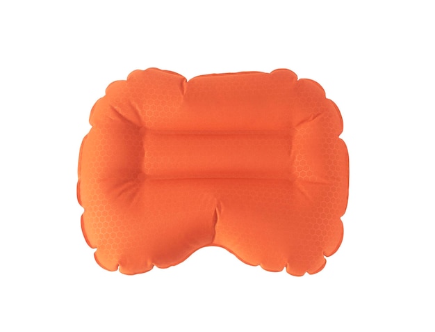 Almohada de aire inflable aislada sobre fondo blanco Equipo de viaje o camping