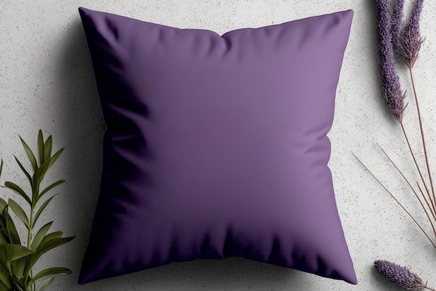 Almohada morada con una funda de almohada morada que dice "morada".