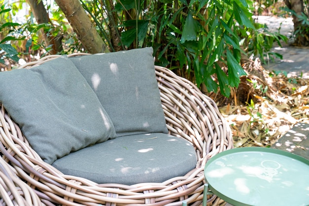 Almohada en silla de patio al aire libre