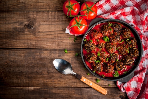 Foto almôndegas de carne picada caseiras