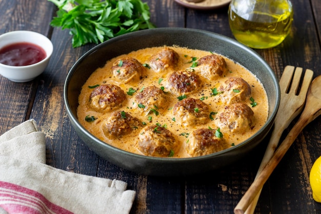 Almôndegas suecas em molho de creme Receita de cozinha sueca