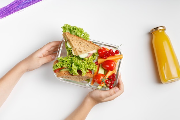 Almuerzo escolar en caja contenedor Comida para niños pequeños comida para llevar en la escuela Tostadas sándwiches merienda