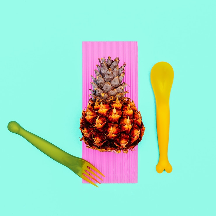Foto almuerzo de piña. diseño de arte minimalista