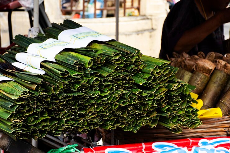 Foto almuerzo tradicional tailandés nipa palm dessert o khanom jaak carne dulce hecha de harina de arroz pegajosa con azúcar de palma y coco triturado en el mercado callejero para la gente tailandesa compra comer en nakhon pathom tailandia