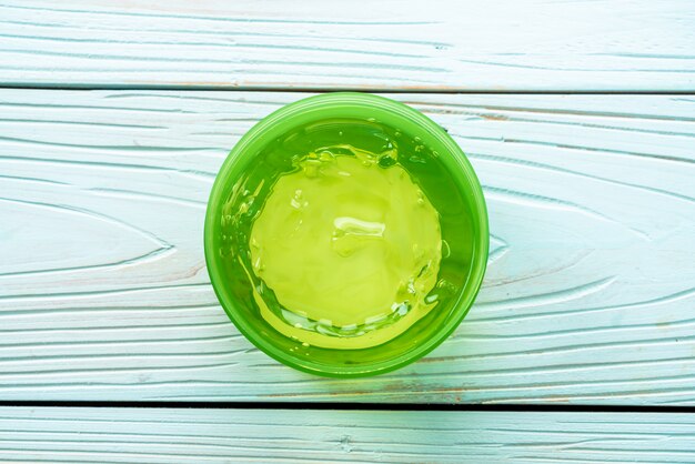 Aloe Vera Gel mit geschnittener Aloe