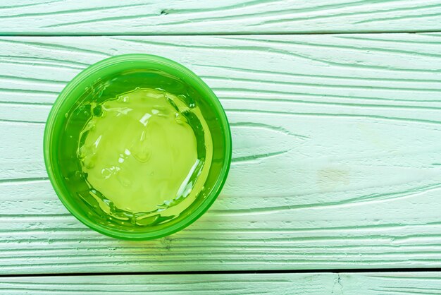 Aloe Vera Gel mit geschnittener Aloe