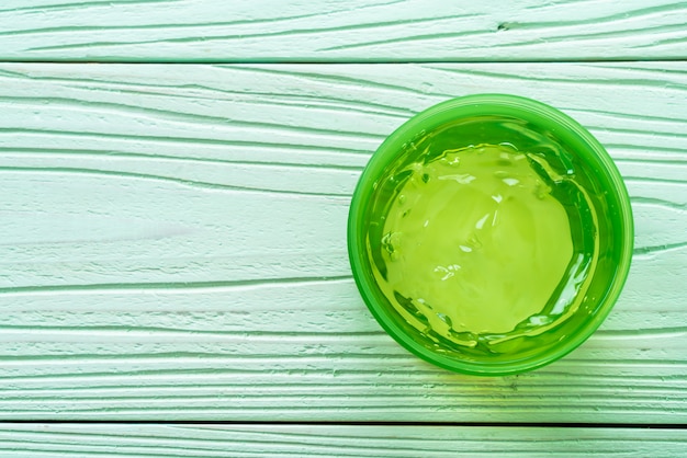 Aloe Vera Gel mit geschnittener Aloe