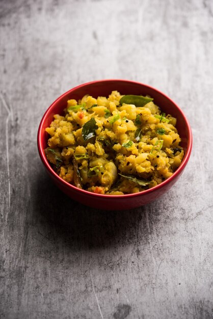 Aloo ka bharta, sabzi é um prato saboroso da índia feito com purê de batata temperado preparado especialmente nas partes do norte da índia