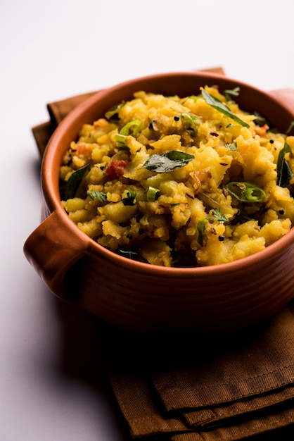 Aloo ka bharta, sabzi é um prato saboroso da Índia feito com purê de batata temperado preparado especialmente nas partes do norte da Índia