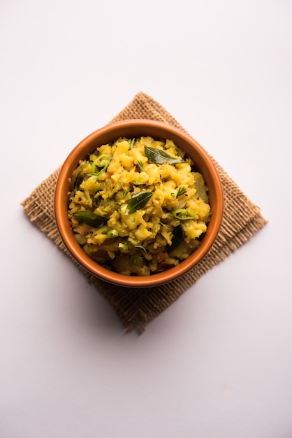 Aloo ka bharta, sabzi é um prato saboroso da Índia feito com purê de batata temperado preparado especialmente nas partes do norte da Índia