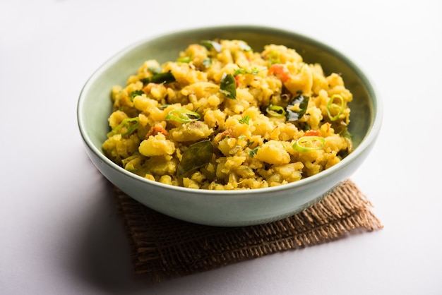 Aloo ka bharta, sabzi é um prato saboroso da Índia feito com purê de batata temperado preparado especialmente nas partes do norte da Índia