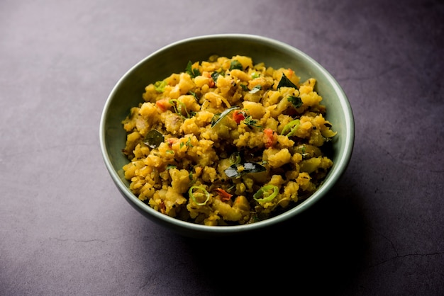 Aloo ka bharta, sabzi é um prato saboroso da Índia feito com purê de batata temperado preparado especialmente nas partes do norte da Índia