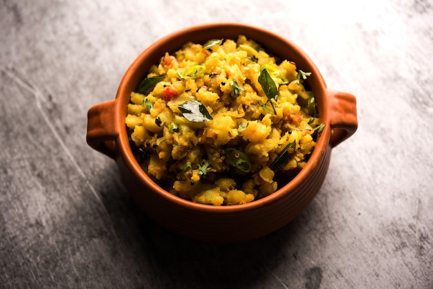 Aloo ka bharta, sabzi es un sabroso plato de la India elaborado con puré de papa con especias preparado especialmente en el norte de la India.