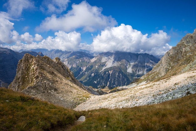 Alpengletscher und Berglandschaft in den französischen Alpen