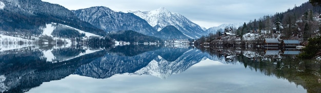 Alpenwinter Seepanorama Grundlsee Österreich