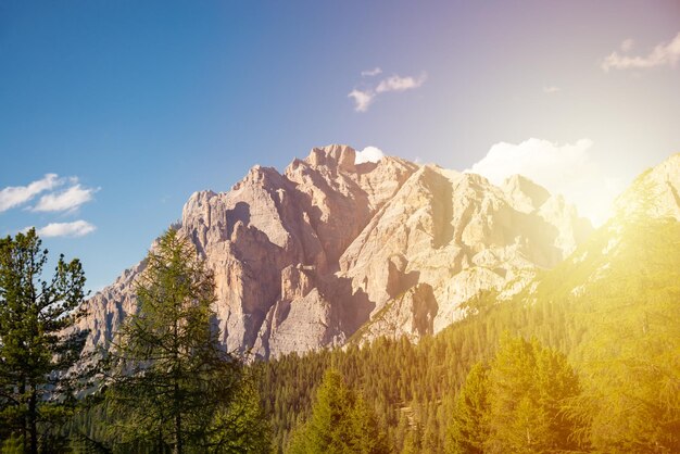 Alpes Dolomitas en Italia hermoso paisaje montañoso