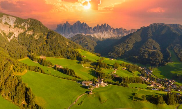 Alpes de las Dolomitas Montaña Val di Funes