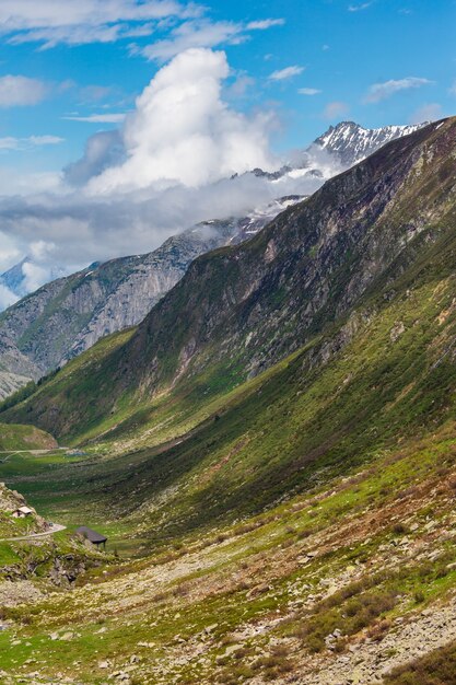 Alpes montanha Passo del San Gottardo ou paisagem de verão St. Gotthard Pass (Suíça).