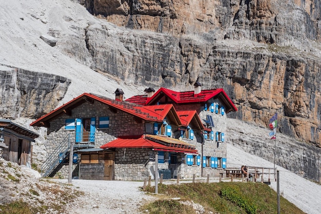 Alphütte Silvio Agostini in den Dolomiten Alpen Italien