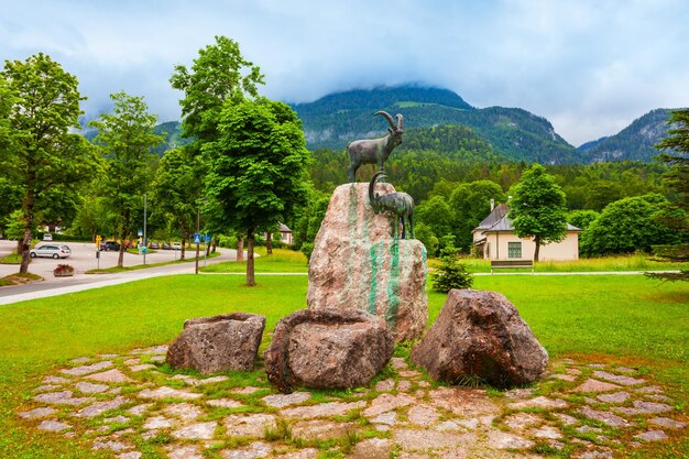 Foto alpine-ibex-denkmal in schonau am konigssee in bayern, deutschland