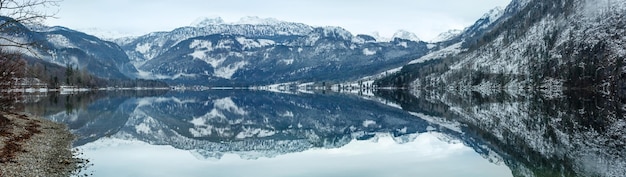 Alpines Wintersee-Grundlsee-Panorama