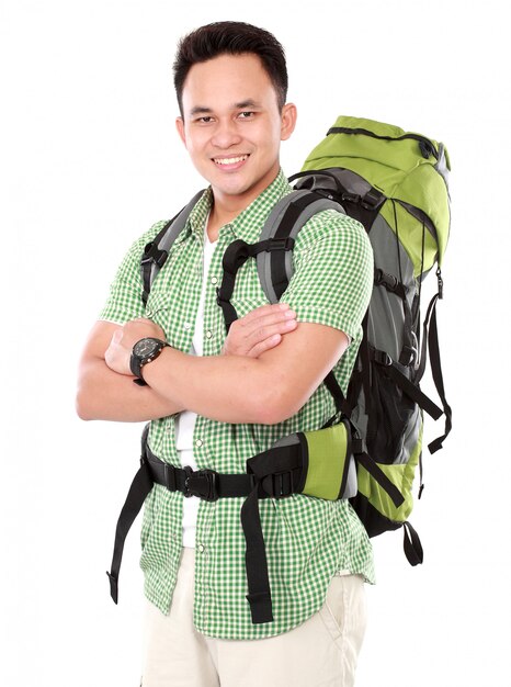 Alpinista masculina com mochila