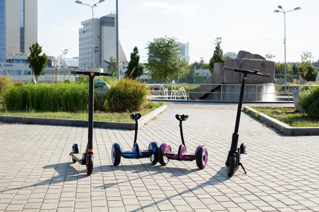 Alquiler de scooters eléctricos y un gyro scooter Transporte urbano