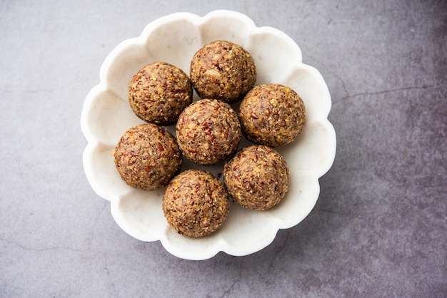 Alsi pinni laddu o linaza laddo o saludable jawas ladoo son deliciosas bolas de energía dulce indias