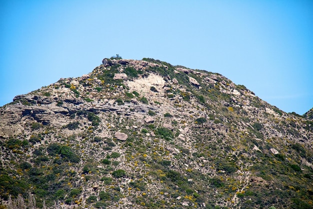 Alta montaña y rocas en Grecia Rodas