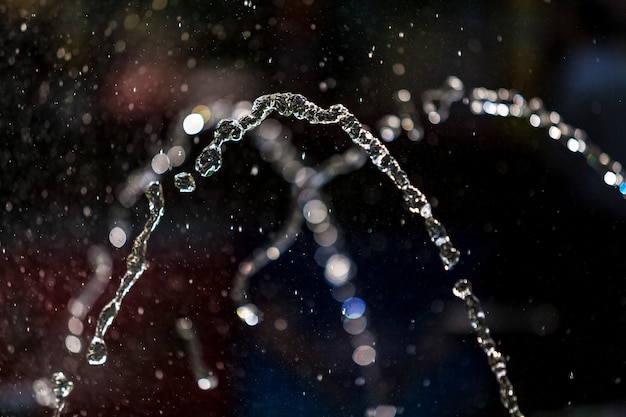 Alta velocidad de arco de agua de la fuente.