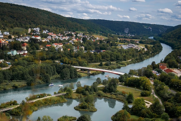 Alta vista de la ciudad de Kipfenberg en Baviera